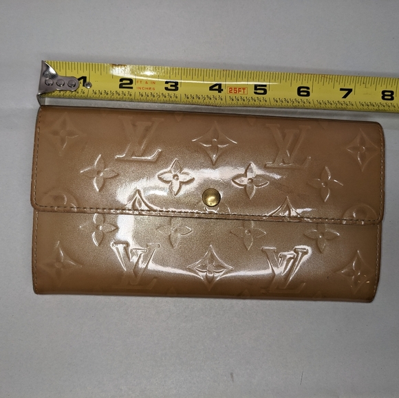 Authentic Louis Vuitton Noisette monogram Vernis Sarah wallet - Picture 12 of 16